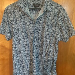 Gorgeous men’s short sleeve button down shirt.